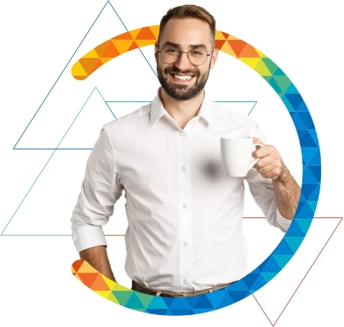 Imagem de um homem com uma xícara de café, com um background da logo da imobiliária Veneza